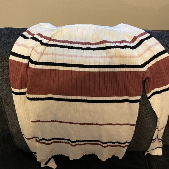 Express Sweater - Picture 3 of 4